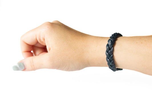 Braided Leather Bracelet / Smooth Navy