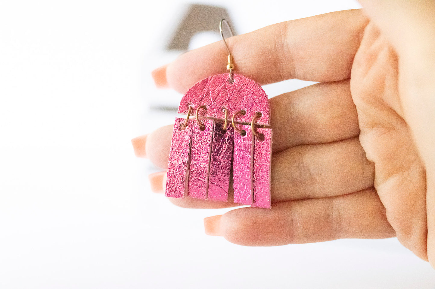 Leather Earrings / Cinque Luci / Metallic Hot Pink