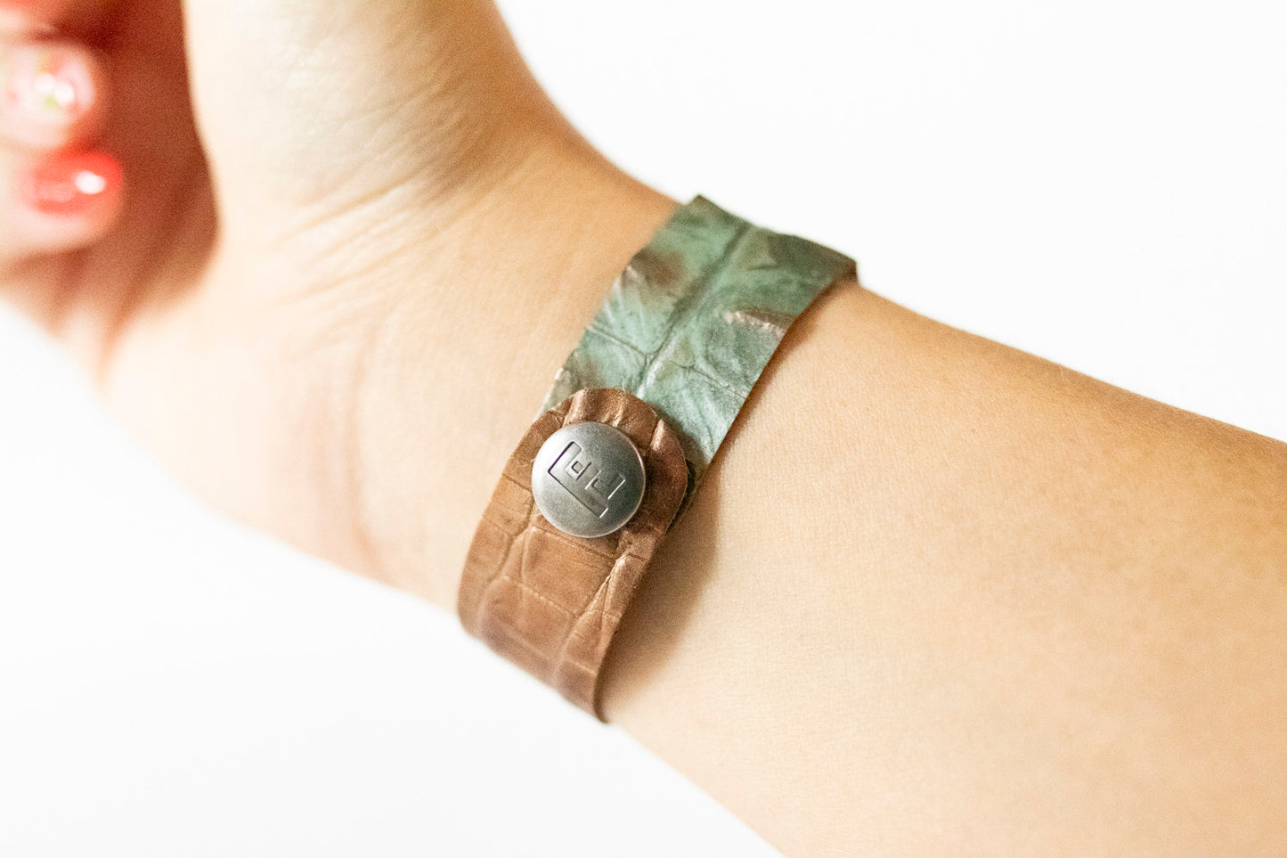 Leather Bracelet / Slim Cuff / Ombre Gator
