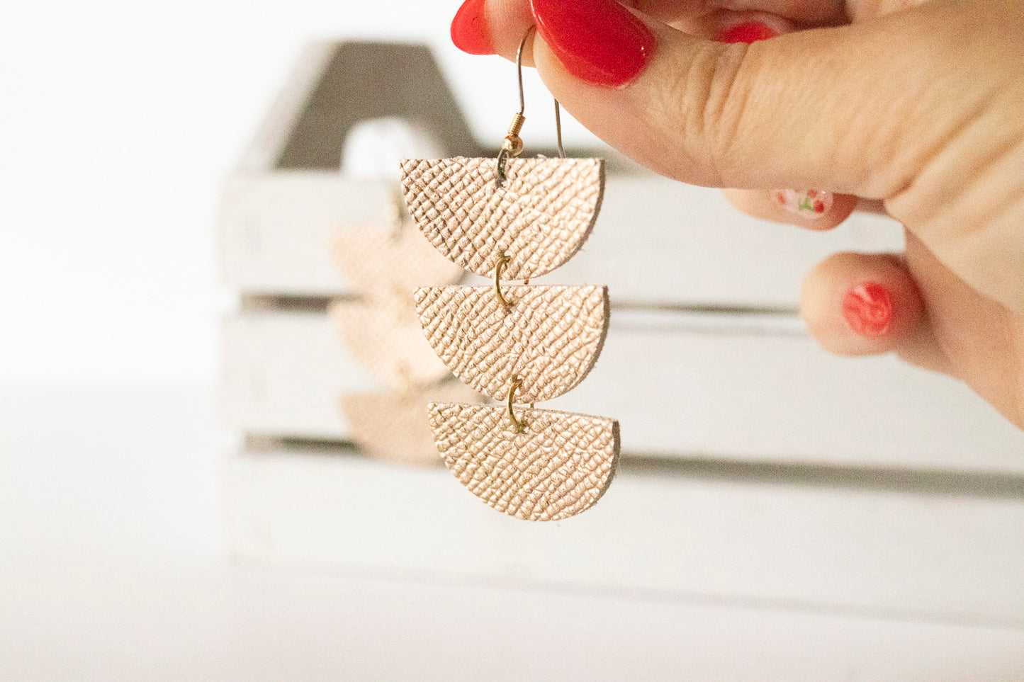 Leather Earrings / Tri Luna / White Gold