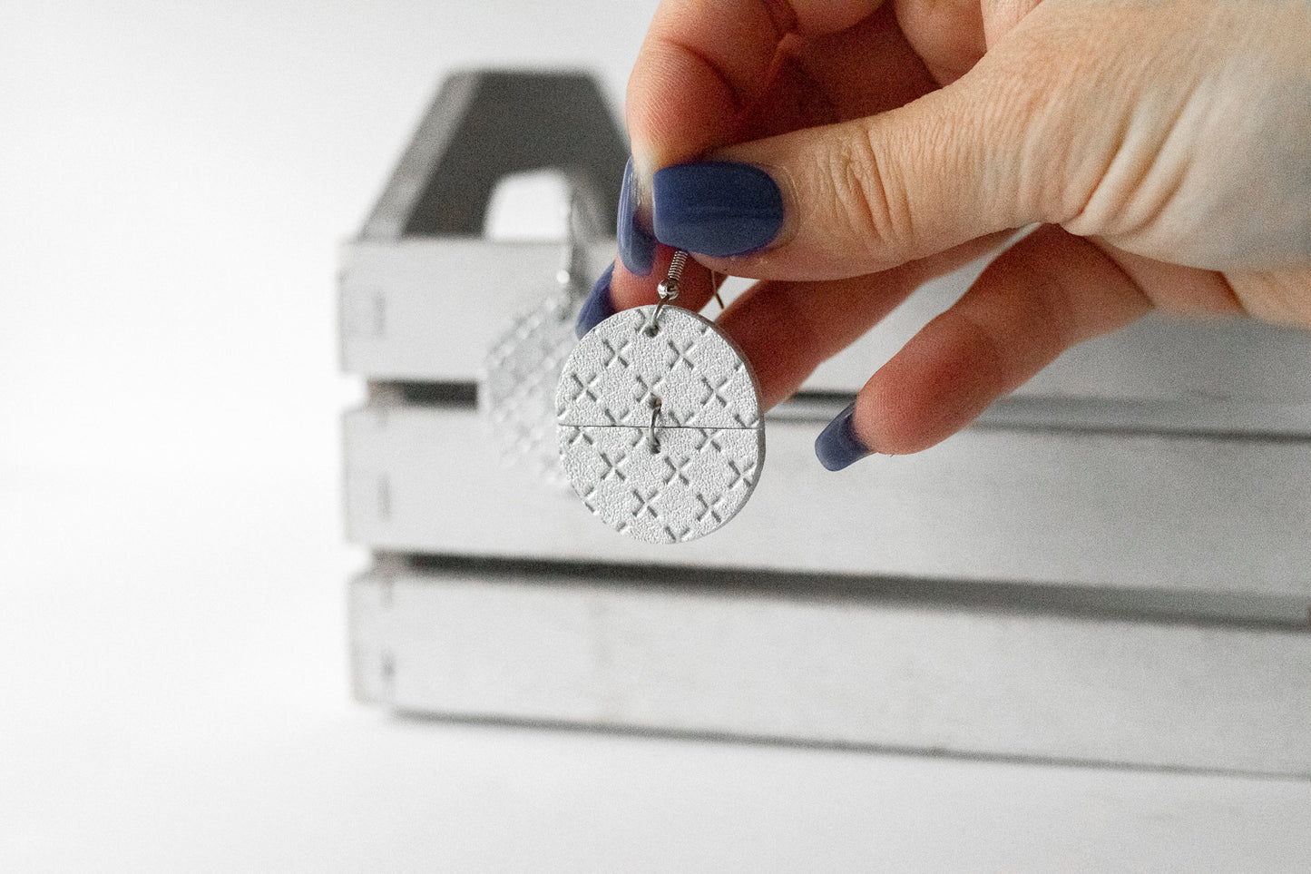 Leather Earrings / Cerchio / Glacier Gray