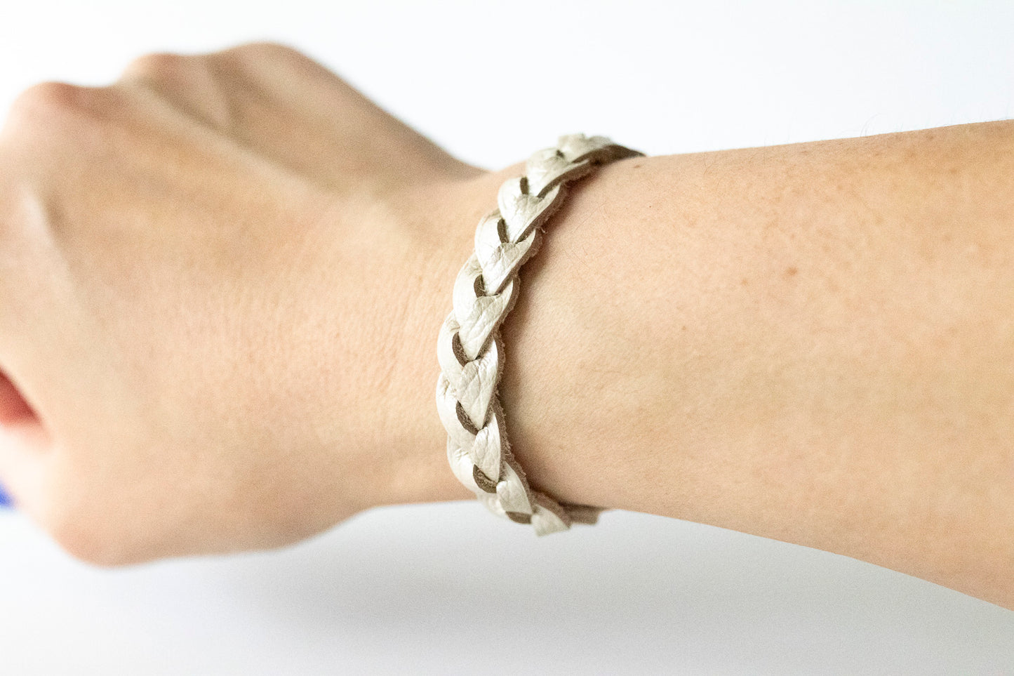 Leather Bracelet / Ice White Shimmer