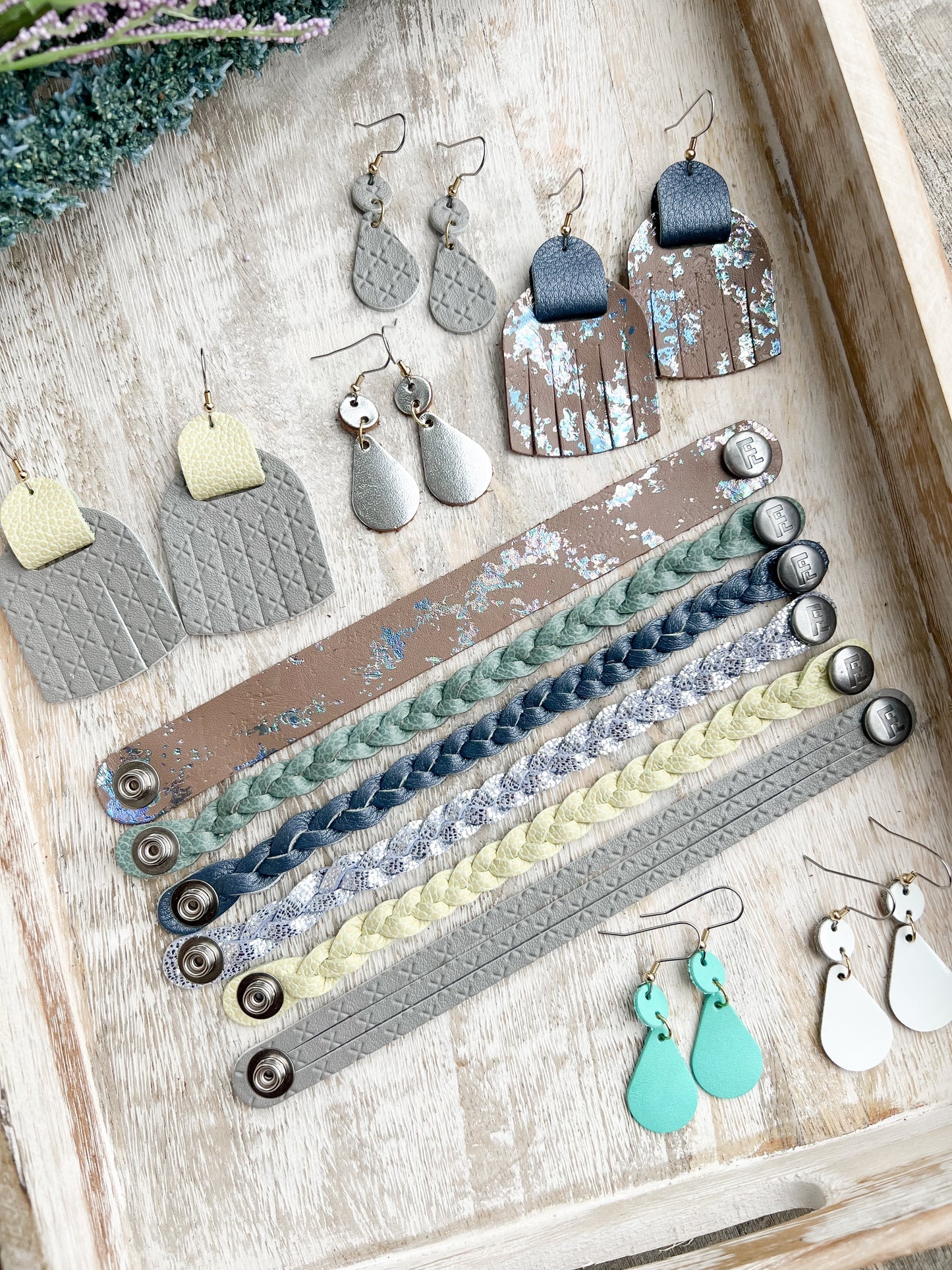 Leather Earrings / Droplets / Ultra White