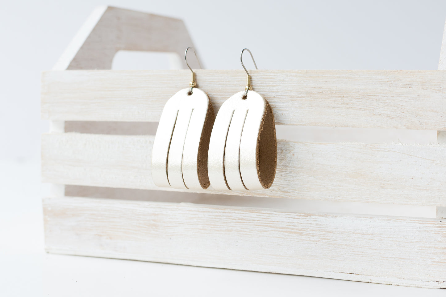 Leather Earrings / Mini Sliced / Metallic Platinum