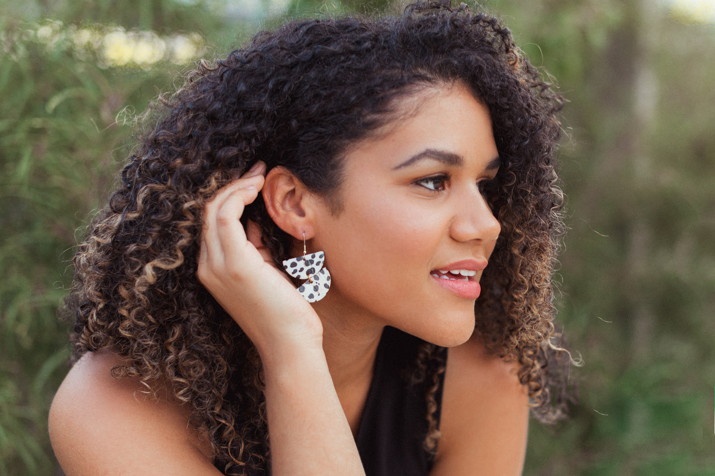 Leather Earrings / Demi Luna / Metallic Silver