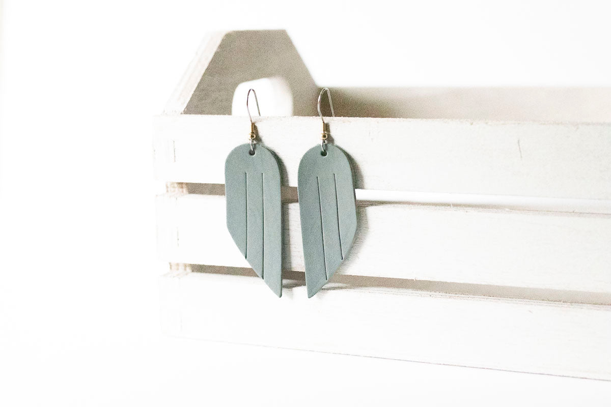 Leather Earrings / Mini Fringe / Stone Blue