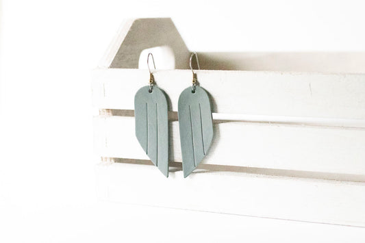 Leather Earrings / Mini Fringe / Stone Blue