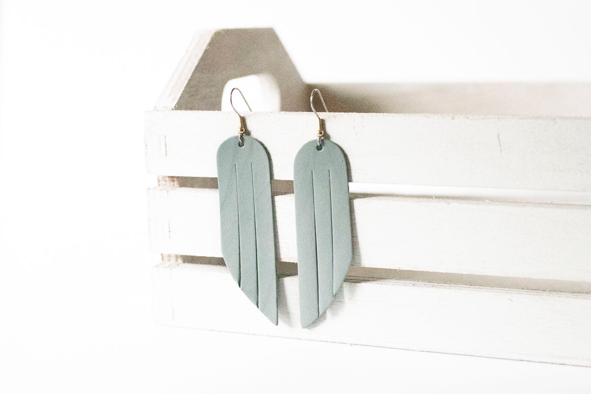 Leather Earrings / Fringe / Stone Blue