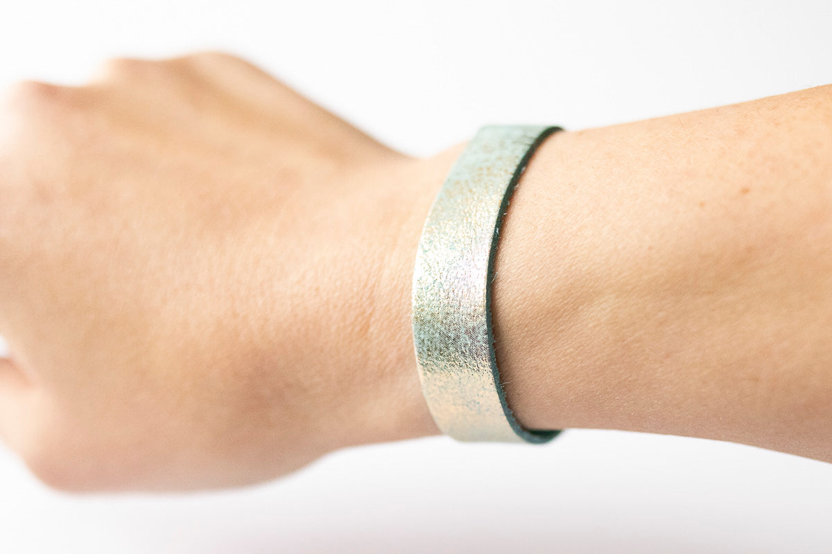 Leather Bracelet / Skinny Slim Cuff / Sea Breeze Crackle