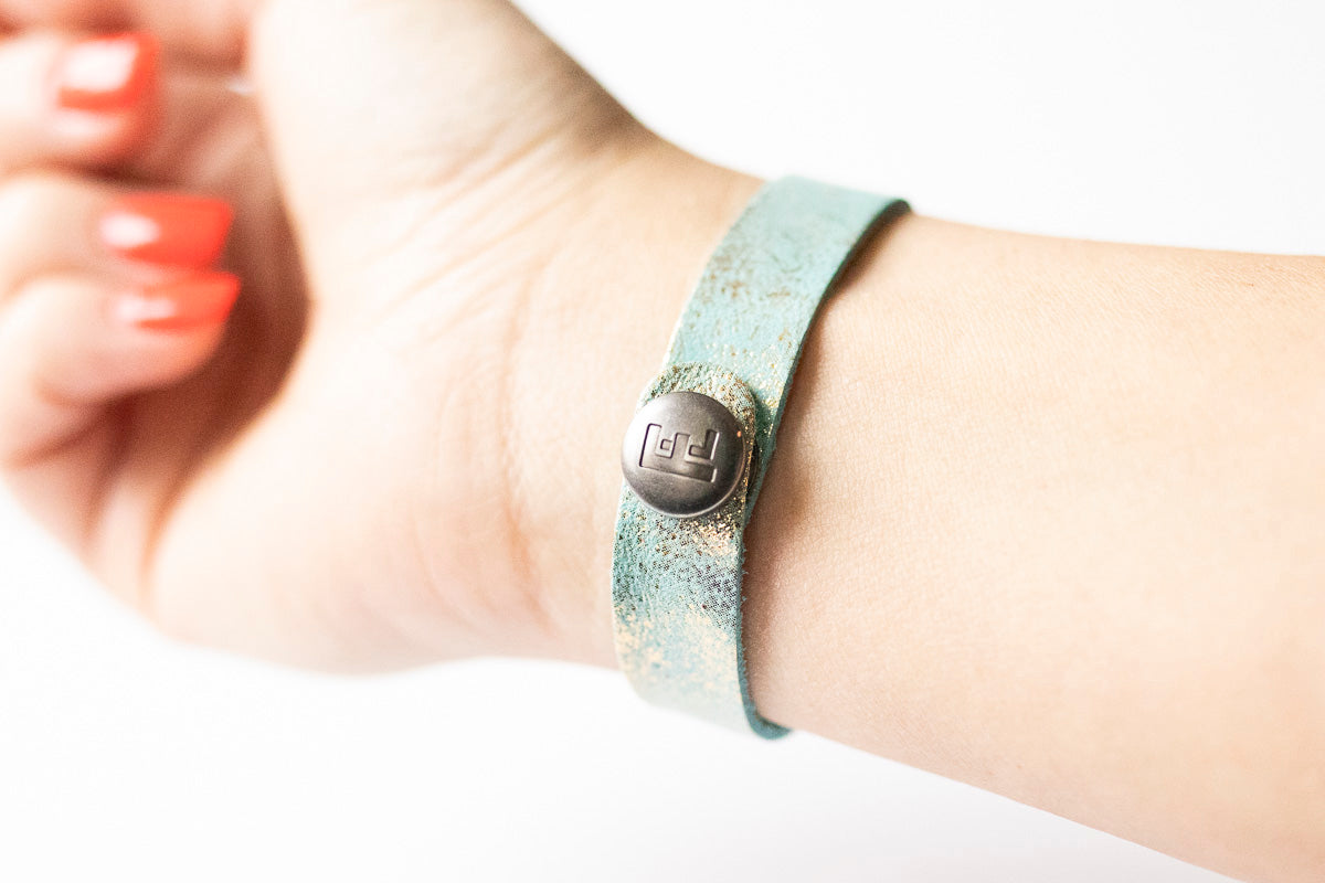 Leather Bracelet / Skinny Slim Cuff / Sea Breeze Crackle