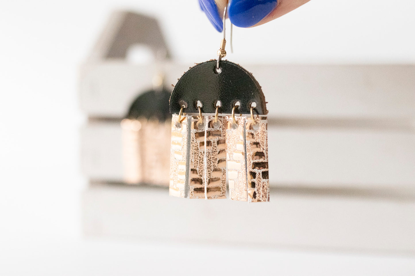 Leather Earrings / Cinque Luci / Metallic Black