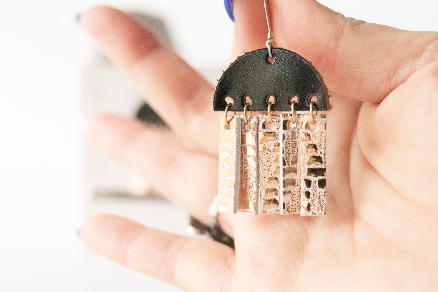 Leather Earrings / Cinque Luci / Metallic Black