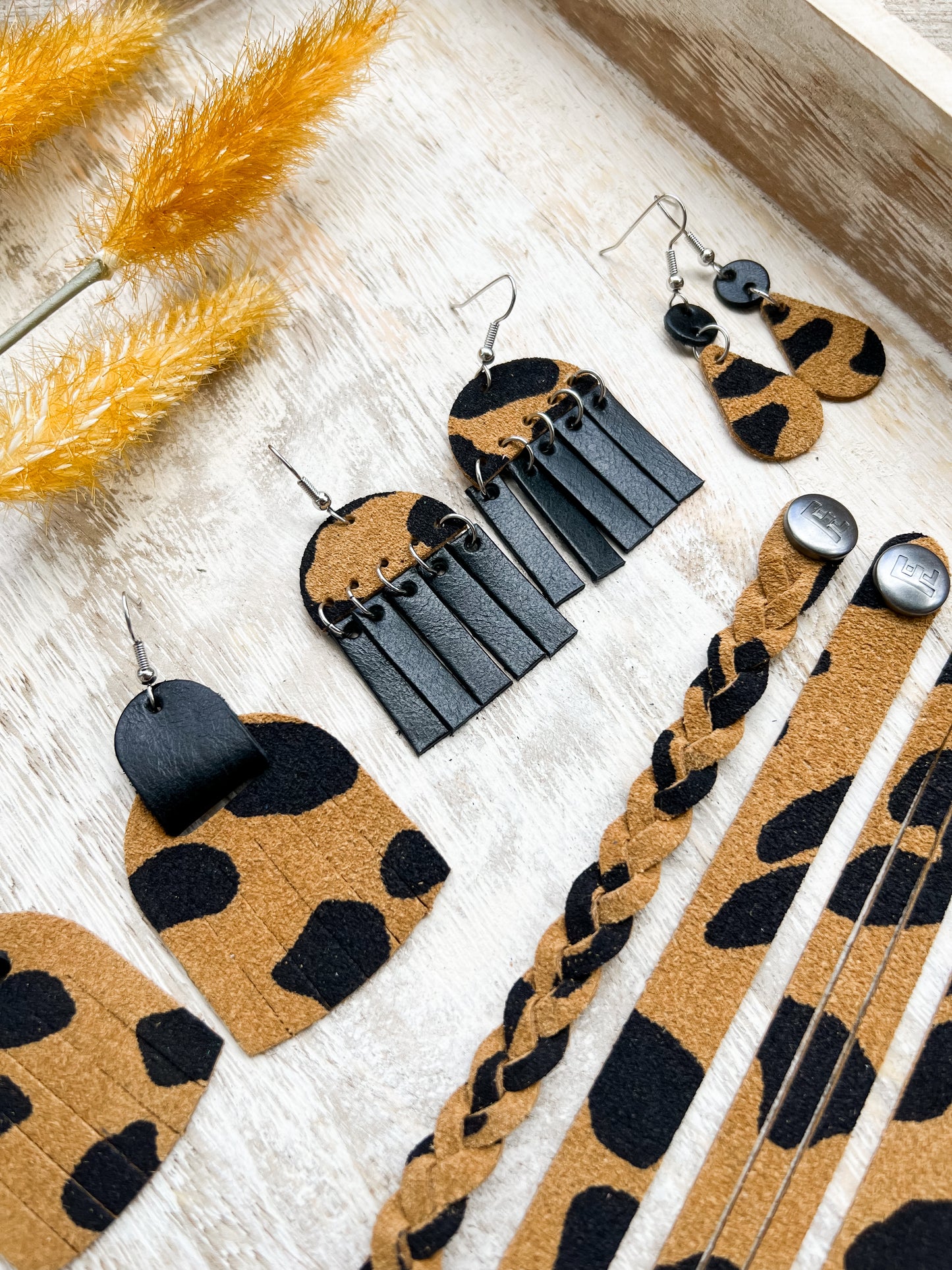 Leather Earrings / Cinque Luci / Tan Leopard Suede