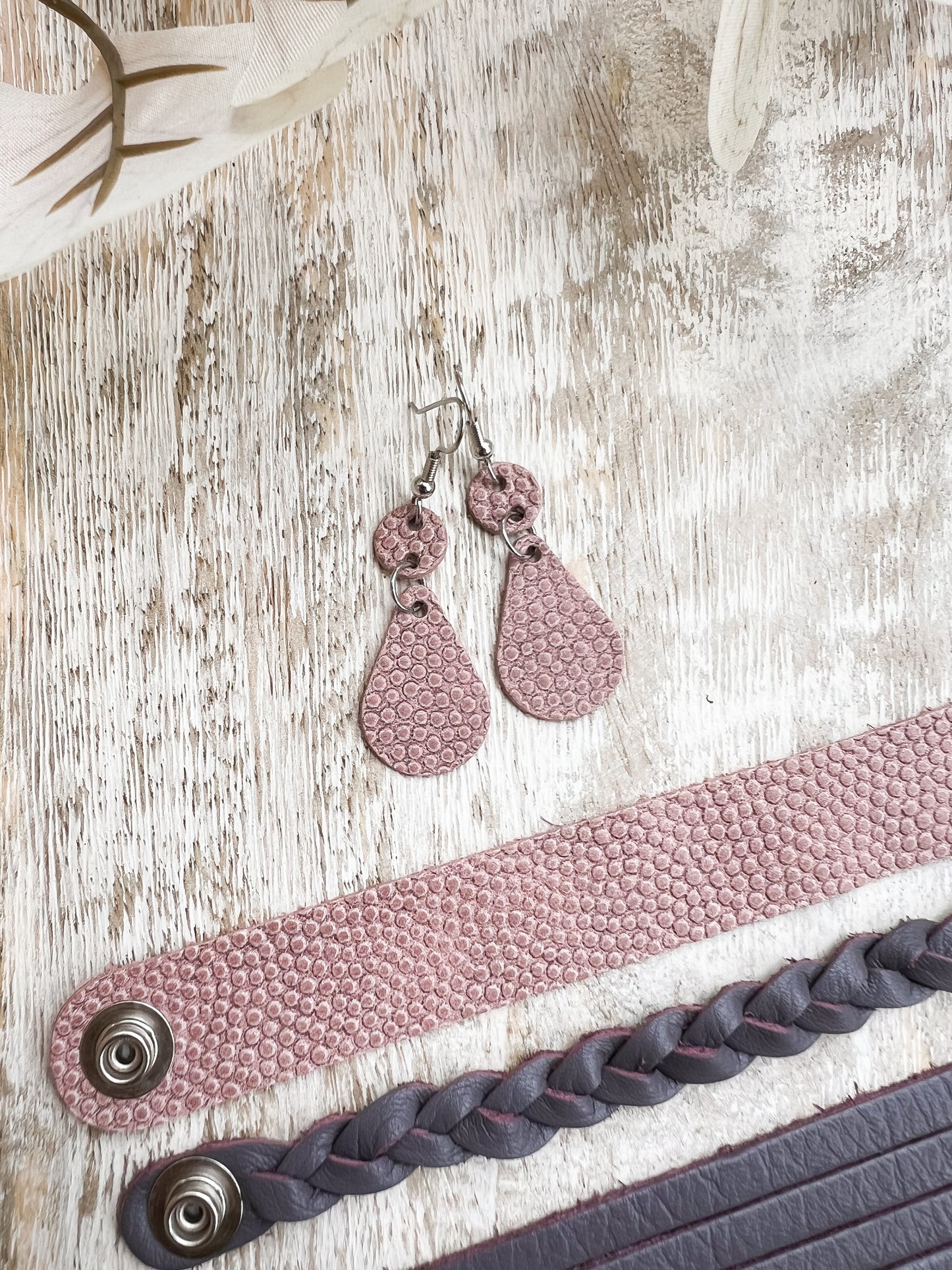 Leather Earrings / Droplets / Mauve Bubbles