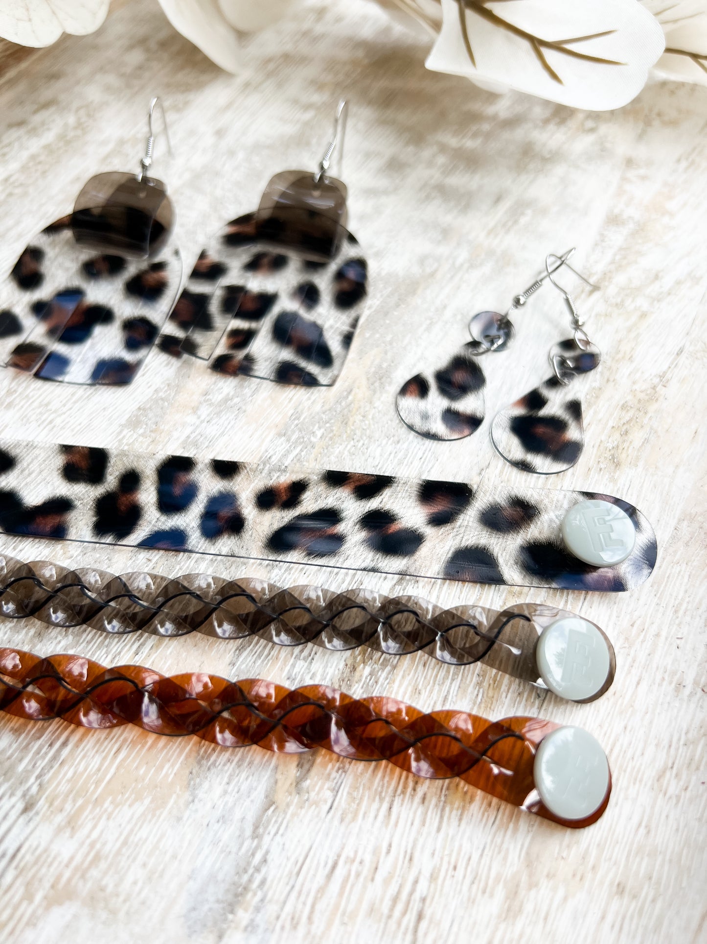 Leather Bracelet / Original Sliced Cuff / Spotted Leopard Jelly