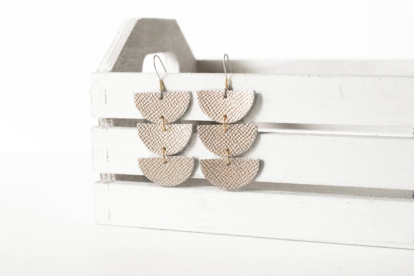 Leather Earrings / Tri Luna / White Gold