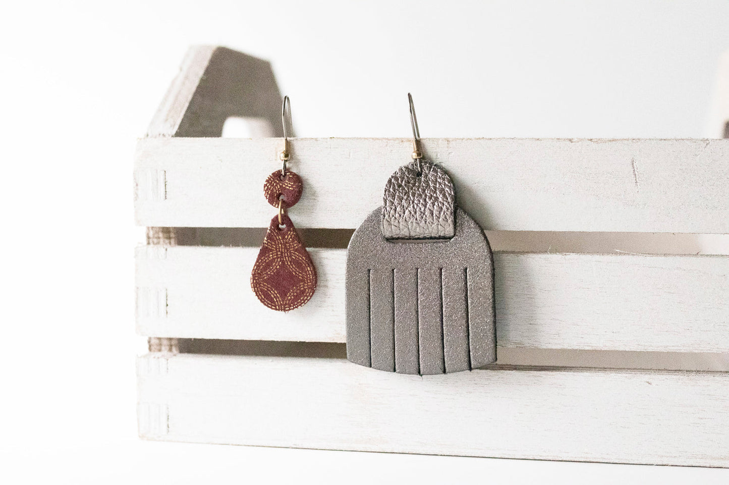 Leather Earrings / Droplets / Vintage Brown