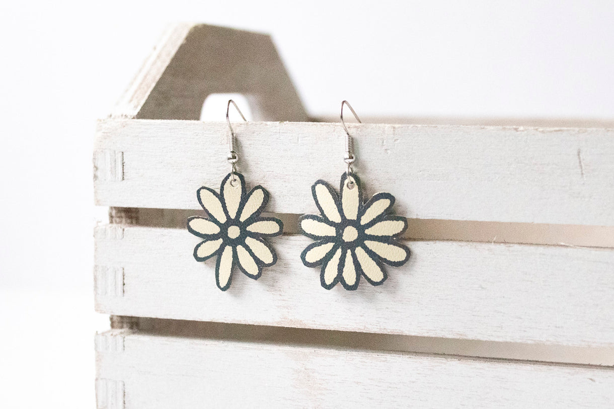 Leather Earrings / Daisy Flowers
