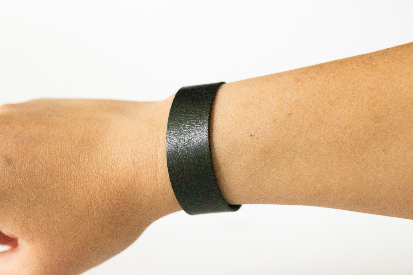 Leather Bracelet / Slim Cuff / Pitch Black