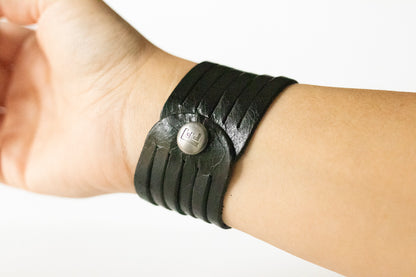 Leather Bracelet / Original Sliced Cuff / Pitch Black