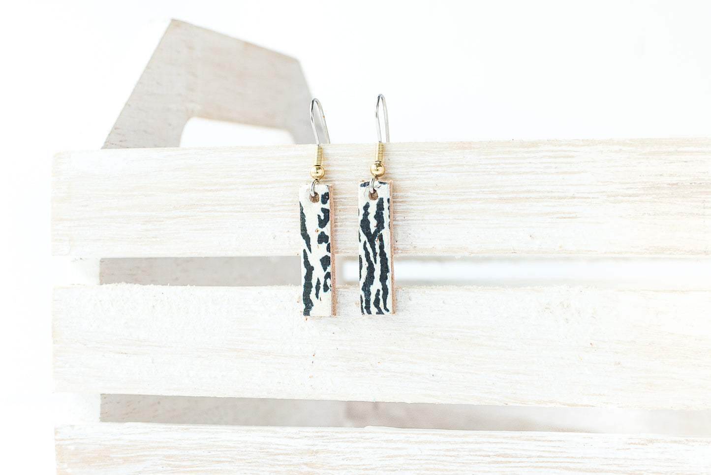 Leather Earrings / Simple Tiny / Ivory Random Cork