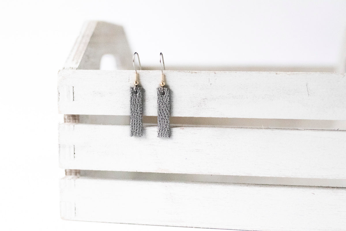 Leather Earrings / Simple Tiny / Graphite